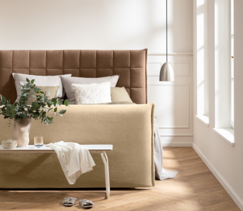 Scaela Polsterbett Beige Braun mit Kasettensteppung im Kopfteil.